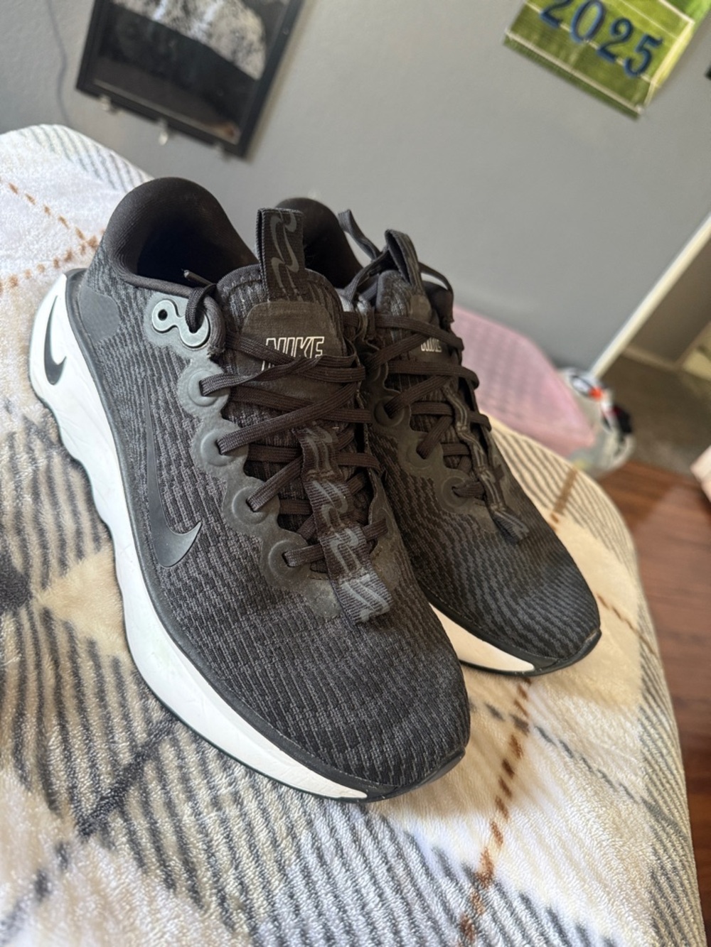 Nike Black and White Athletic Running Shoes